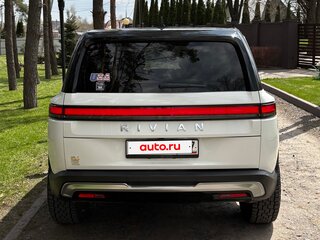 2022 Rivian R1S QM Large, белый, 8300000 рублей, вид 4