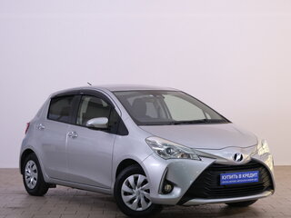 2019 Toyota Vitz III (XP130) Рестайлинг 2, серый, 1129000 рублей, вид 1