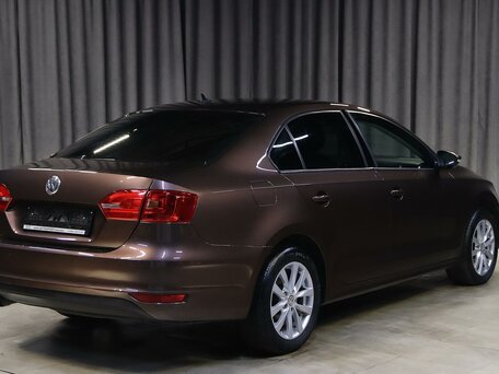 2014 Volkswagen Jetta VI, коричневый, 1049000 рублей, вид 2