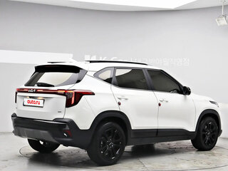 2023 Kia Seltos I Рестайлинг, белый, 2500030 рублей, вид 3