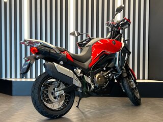 2026 QJMotor SVT 650 X, красный, 729000 рублей, вид 4