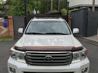 2015 Toyota Land Cruiser 200 Series Рестайлинг 1, белый, 5199000 рублей, вид 3