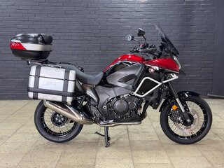 2016 Honda VFR 1200X (Crosstourer), красный, 1155000 рублей, вид 3