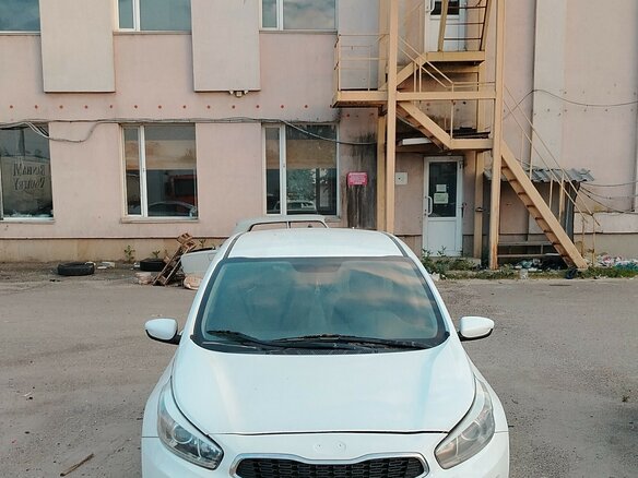 2015 Kia Ceed II Рестайлинг, белый, 930000 рублей