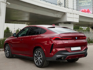 2021 BMW X6 40i III (G06), красный, 7189000 рублей, вид 4
