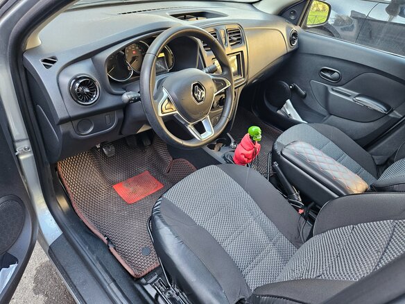 2021 Renault Logan II Рестайлинг, серебристый, 1100000 рублей - вид 3