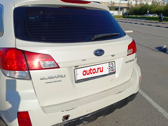 2011 Subaru Outback IV, белый, 1050000 рублей - вид 2