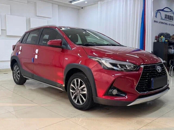 2022 Toyota Yaris L X XP150 Рестайлинг, красный, 1040000 рублей