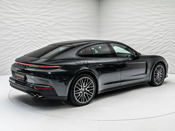 2026 Porsche Panamera 4 III, чёрный, 20499000 рублей - вид 5