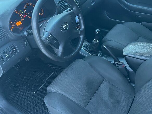 2006 Toyota Avensis II Рестайлинг, серебристый, 600000 рублей - вид 8