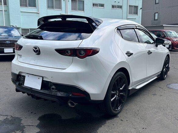 2023 Mazda 3 IV (BP), белый, 1320000 рублей - вид 4