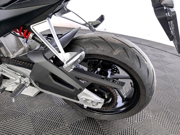 2023 Aprilia Tuono 660, серый, 925000 рублей - вид 8