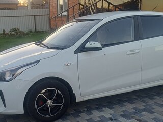 2018 Kia Rio IV, белый, 1400000 рублей, вид 4