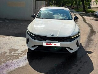 2021 Kia K5 III, белый, 1420000 рублей, вид 1