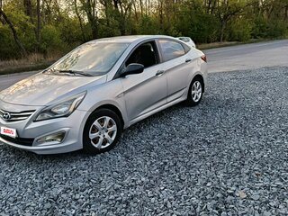 2014 Hyundai Solaris I Рестайлинг, серебристый, 470000 рублей, вид 2