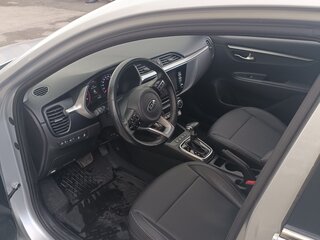 2021 Kia Rio IV Рестайлинг, серый, 1700000 рублей, вид 4