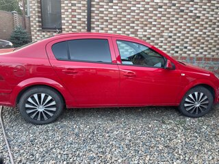 2011 Opel Astra H Рестайлинг, красный, 600000 рублей, вид 1