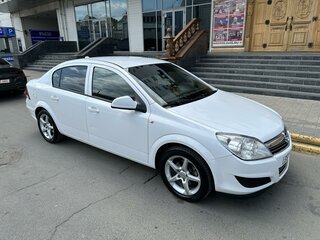 2010 Opel Astra H Рестайлинг, белый, 699000 рублей, вид 1