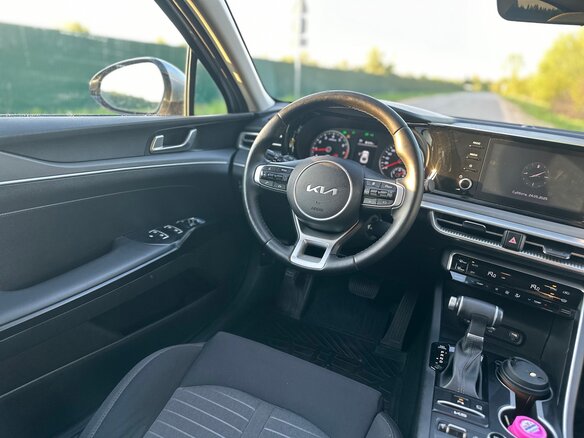 2023 Kia K5 III, серый, 2700000 рублей - вид 9