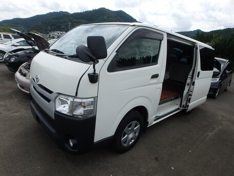 2017 Toyota HiAce, белый, 2888888 рублей, вид 5