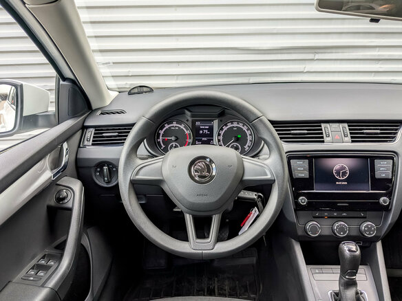 2020 Skoda Octavia III (A7) Рестайлинг, белый, 1775000 рублей - вид 20