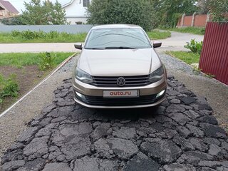 2015 Volkswagen Polo V Рестайлинг, бежевый, 1050000 рублей, вид 1