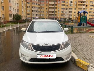 2013 Kia Rio 5-speed III, белый, 625000 рублей, вид 1