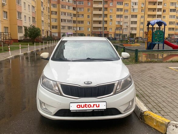 2013 Kia Rio 5-speed III, белый, 625000 рублей