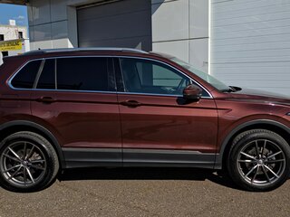 2021 Volkswagen Tiguan II Рестайлинг, коричневый, 2850000 рублей, вид 5