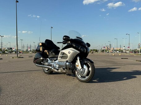 2012 Honda GL 1800 Gold Wing, серебристый, 1999000 рублей, вид 3