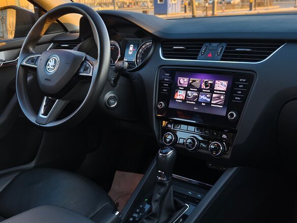 2017 Skoda Octavia III (A7) Рестайлинг, коричневый, 2459954 рублей - вид 2