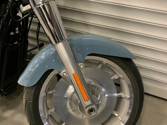 2024 Harley-Davidson Fat Boy, голубой, 3390000 рублей - вид 6