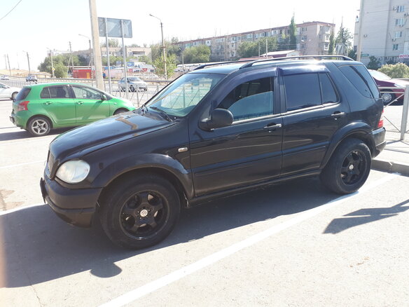 2000 Mercedes-Benz M-Класс 430 I (W163), чёрный - вид 4