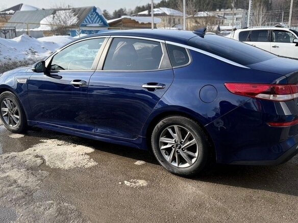 2019 Kia Optima IV Рестайлинг, синий, 1950000 рублей - вид 4