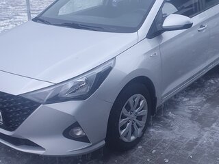 2020 Hyundai Solaris II Рестайлинг, серебристый, 1450000 рублей, вид 4