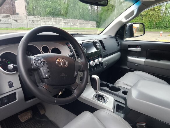 2007 Toyota Tundra CrewMax II, серый, 2100000 рублей - вид 8