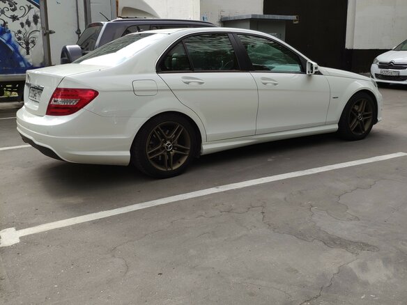 2011 Mercedes-Benz C-Класс 180 BlueEFFICIENCY III (W204) Рестайлинг, белый - вид 2