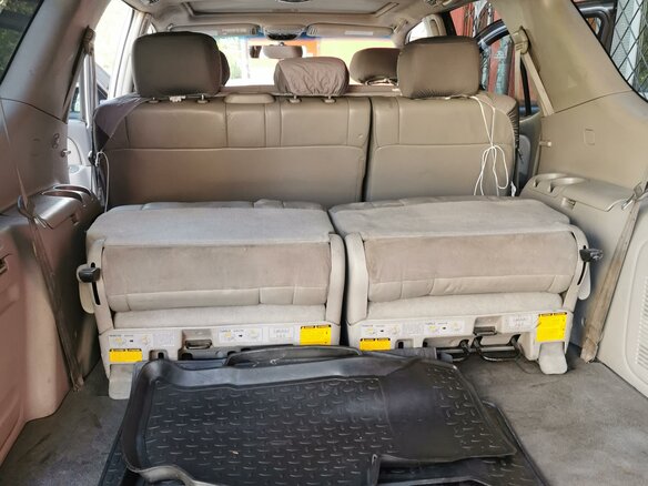 2001 Toyota Sequoia I, серый, 2900000 рублей - вид 8