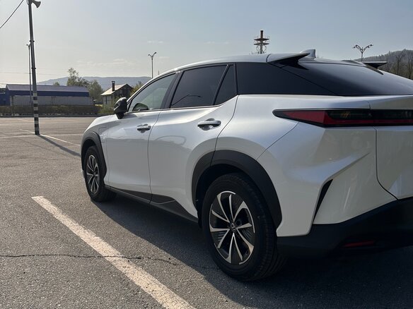 2023 Lexus RZ 450e, белый, 6000000 рублей - вид 16