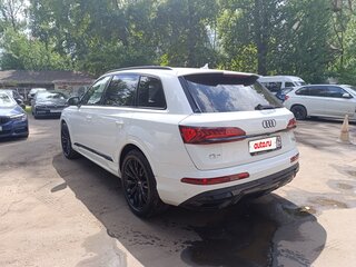 2020 Audi Q7 45 TDI II (4M) Рестайлинг, белый, 8150000 рублей, вид 3