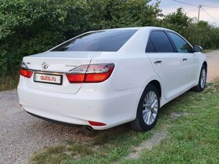 2016 Toyota Camry VII (XV50) Рестайлинг, белый, 2650000 рублей, вид 2