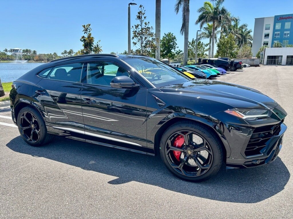 Открыть фотографии: Lamborghini Urus I