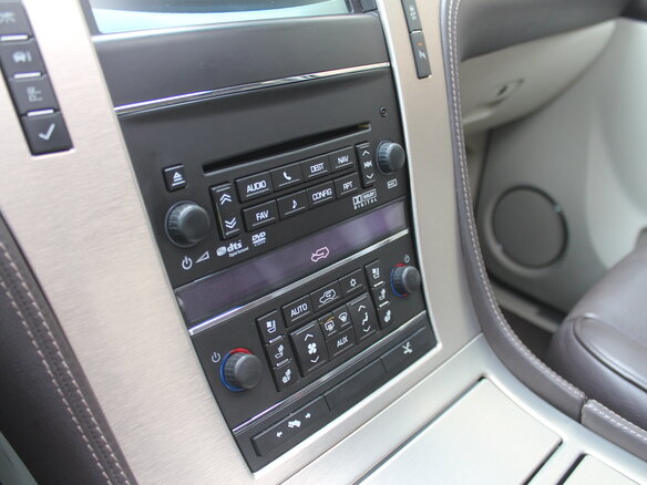 2012 Cadillac Escalade III, бежевый - вид 9
