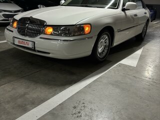 1998 Lincoln Town Car III, белый, 3000000 рублей, вид 5