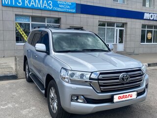 2015 Toyota Land Cruiser 200 Series Рестайлинг 2, серебристый, 5000000 рублей, вид 3