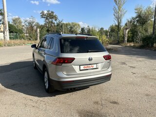 2018 Volkswagen Tiguan II, серый, 2300000 рублей, вид 4