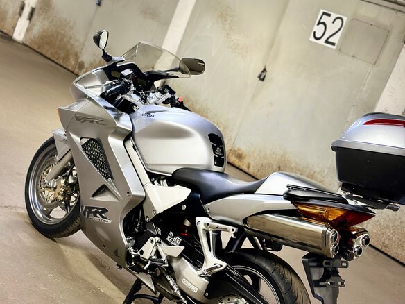 2007 Honda VFR 800, серый, 600000 рублей - вид 9