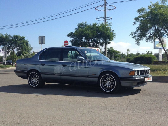 1986 BMW 7 серии 735i II (E32), серый
