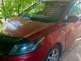 2013 Kia Rio 5-speed III, красный, 700000 рублей, вид 4
