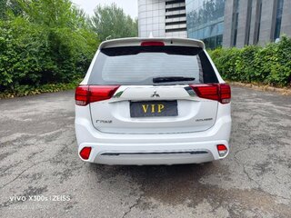 2022 Mitsubishi Outlander III Рестайлинг 3, белый, 1980000 рублей, вид 3